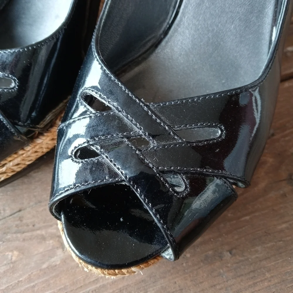 Stuart Weitzman women's black patent leather platf